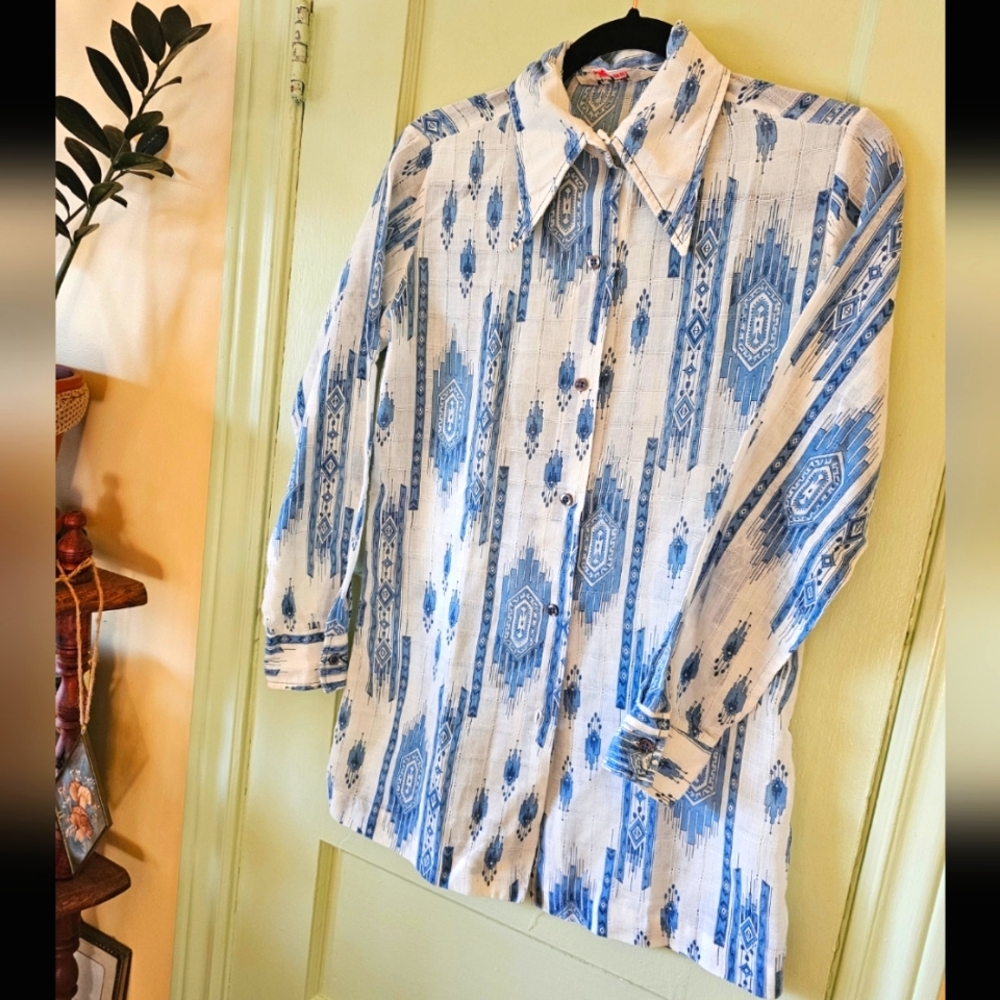 Vintage 70s Aztec western print blue white womens button up long sleeve shirt